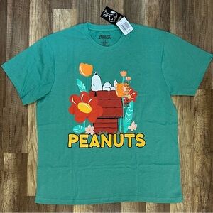 NWT - Peanuts Graphic T-Shirt in Green - Large